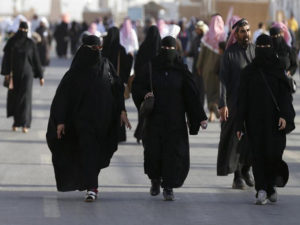 Saudi women need not wear abaya robes: senior cleric