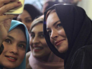 &nbsp;&ldquo;Salam Aleikum&rdquo; greets Hijabi Lindsay Lohan