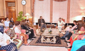PM acknowledges role of artists in society