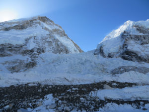 Alpine avalanches kill three skiers: Swiss police