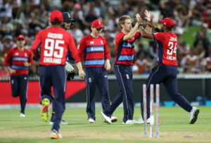 England win battle, but Munro ensures New Zealand win the war