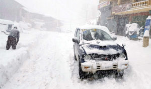 Snowfall forces closure of Lowari Tunnel