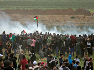 Clashes, 15 dead as thousands of Gazans march near Israel border