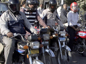Wearing helmet may reduce spine injury risk during crash