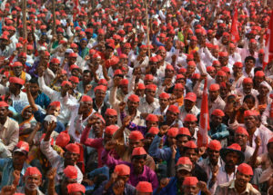 Thousands of Indian farmers protest in Mumbai