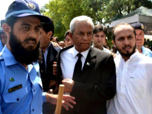 SC refuses to spare Nehal Hashmi in contempt of court case