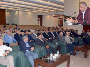 COAS interacts with Army veterans