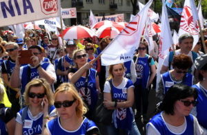 Polish teachers rally to demand wage hikes