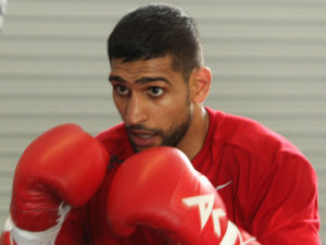 Boxer Amir Khan accepts Imran Khan&rsquo;s invite to &lsquo;knock out&rsquo; corrupt politicians