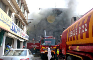 Departmental store gutted in Multan