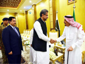 PM Abbasi meets Saudi king in Dammam