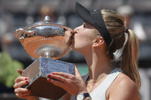 Svitolina lays down French Open marker in Rome