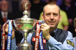 Williams rolls back years to claim third world snooker title