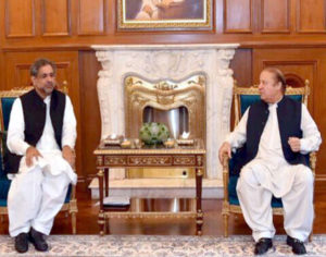PM Abbasi &lsquo;stands by his party quaid&rsquo; Nawaz Sharif
