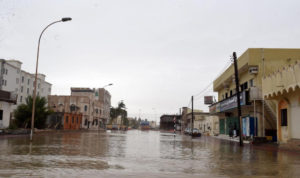 Oman advises Dhofar businesses to close after cyclone hits