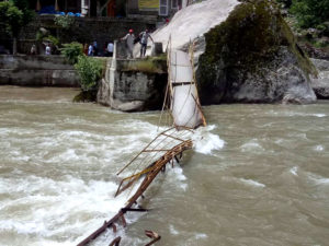 Students of medical college fall in river as bridge collapses &nbsp;&nbsp;&nbsp;