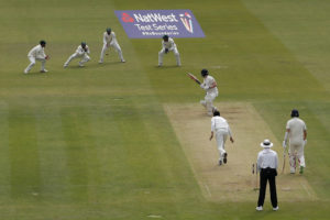 England 184 all out against Pakistan in 1st Test
