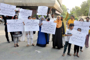 Parents protest against school over 'harassment', demand for June-July fee