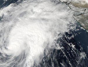 Cyclone Mekunu pummels Yemeni island, 17 missing