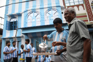 Indian fan paints house in Argentina colours Indian fan paints house in Argentina colours