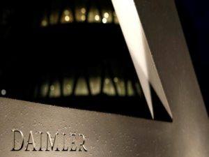 China-US trade war hits Daimler profit, may sweep sector
