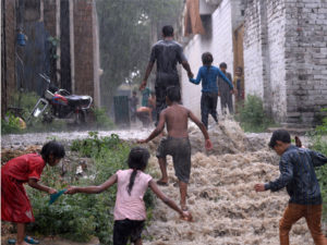 Light drizzle turns weather pleasant in Karachi