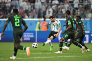 Argentina strike late to advance to World Cup knockout stages