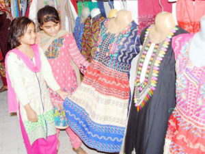 'Lawn dresses' most preferred for Eid shopping&nbsp; : report