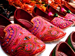 Traditional Punjabi Footwear 'Leather Khussa' still popular in Pakistan