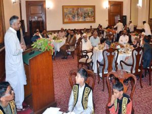 Sindh Governor hosts iftar party for occupants of local orphanage