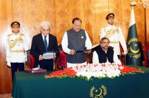 Justice (retd) Nasir-ul-Mulk takes oath as caretaker PM &nbsp;&nbsp;&nbsp;