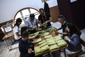 Erdogan leads early count in pivotal Turkey poll