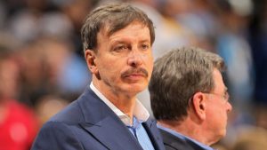 Arsenal's Kroenke makes offer to take full ownership of club Arsenal's Kroenke makes offer to take full ownership of club