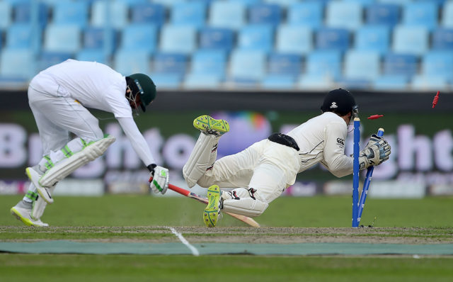 Fans ponder as Azhar Ali fell prey to another dismal run-out Fans ponder as Azhar Ali fell prey to another dismal run-out