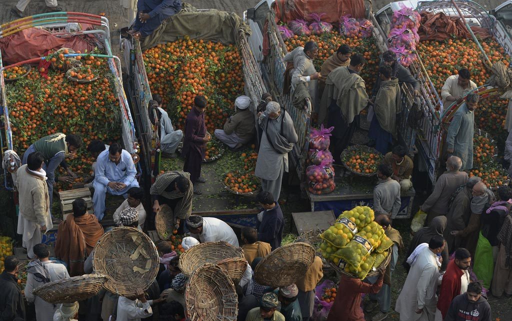 Karachi traders announce to open business 24 hours from today ...