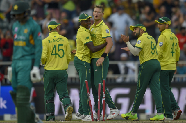 Azam's 90 in vain as Pakistan lose T20 series winning streak Azam's 90 in vain as Pakistan lose T20 series winning streak