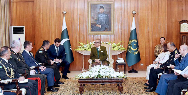 Pakistan desires good relations with all its neighbors: President
