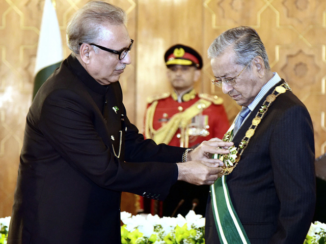 Malaysian PM conferred Pakistan&rsquo;s highest civil award
