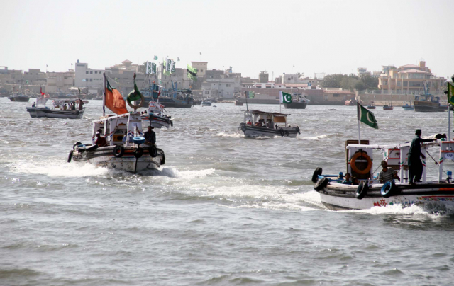 Fishermen participate in Pakistan Day Boat Race